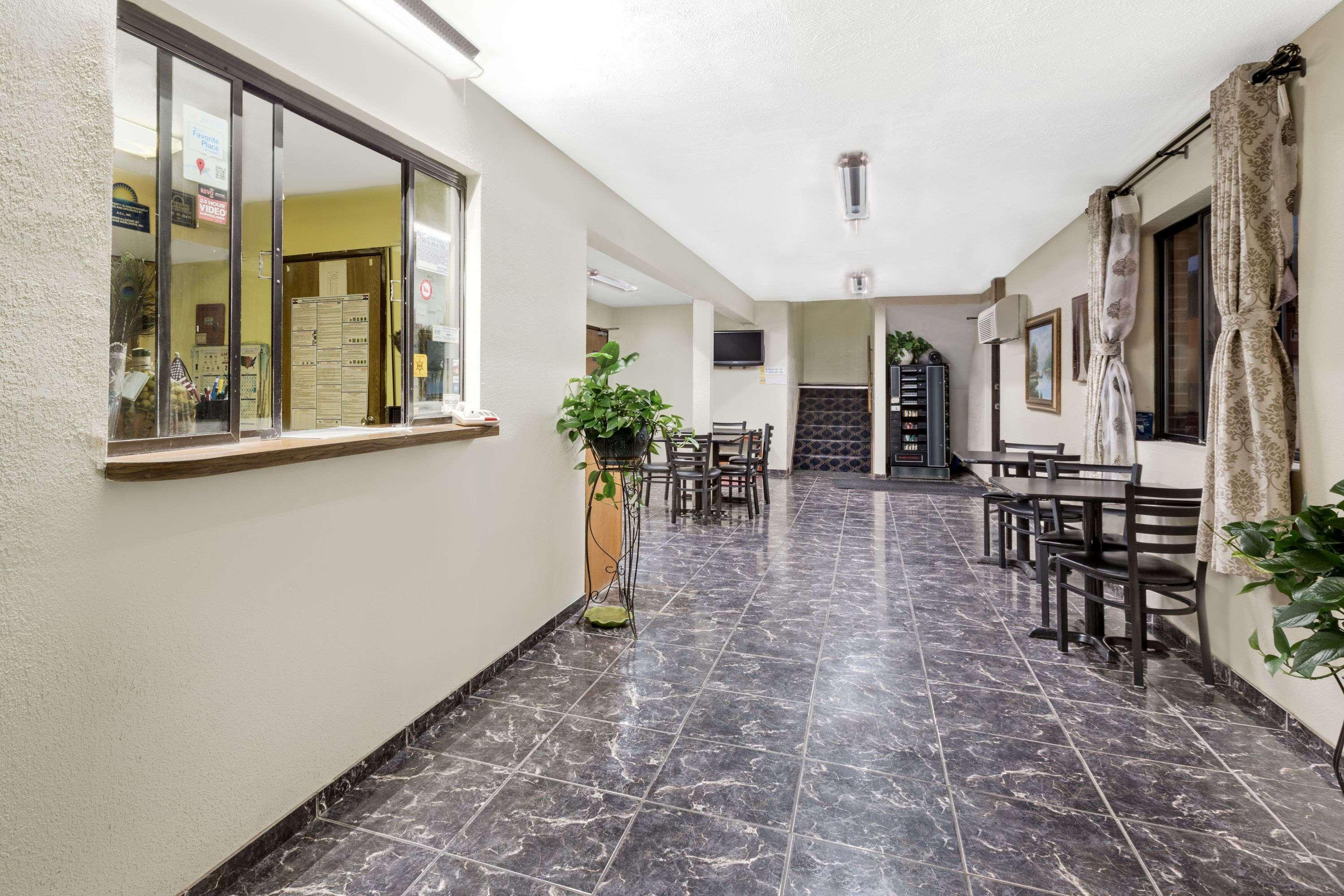 Days Inn By Wyndham Warrensburg Dış mekan fotoğraf