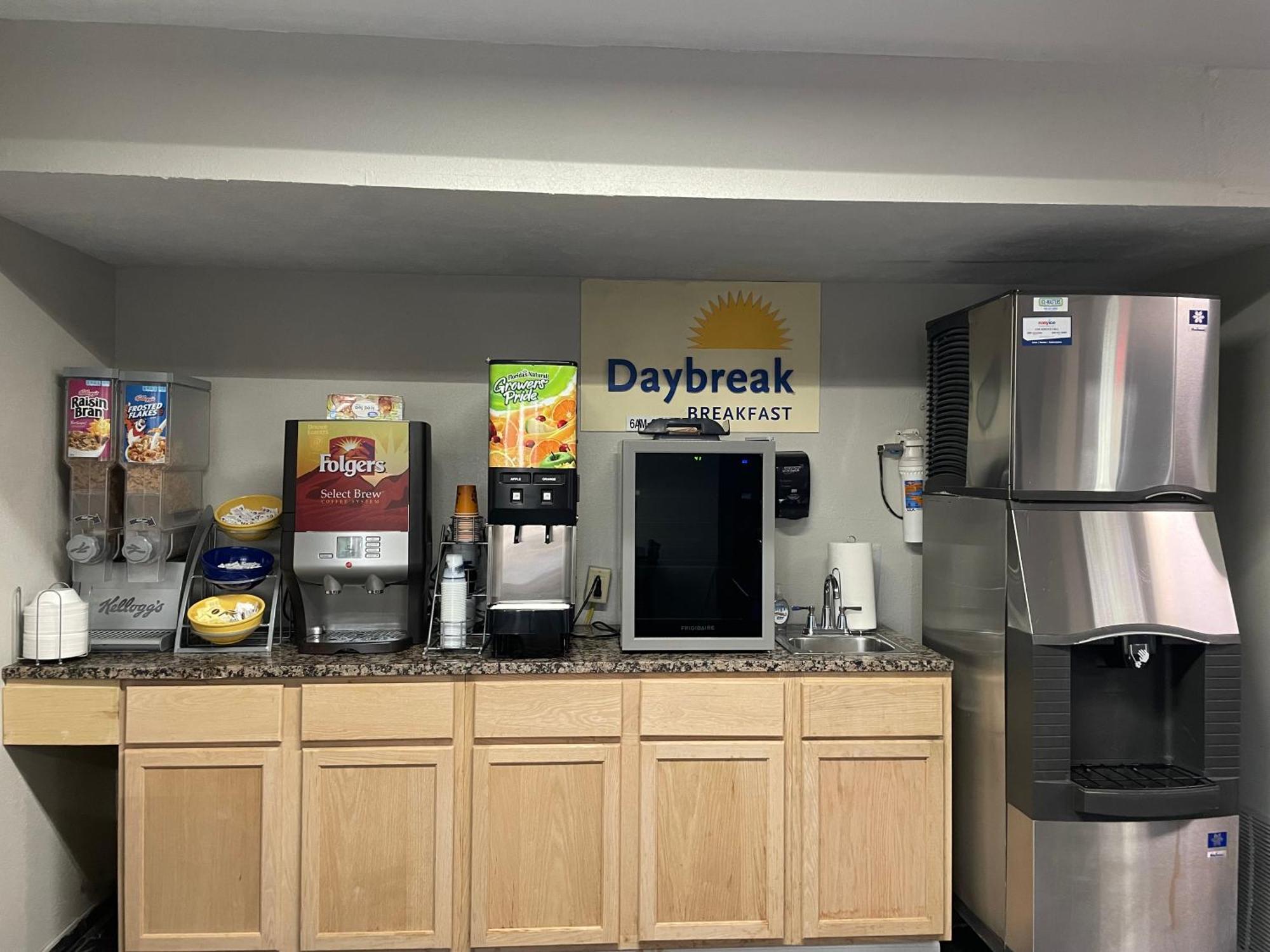 Days Inn By Wyndham Warrensburg Dış mekan fotoğraf